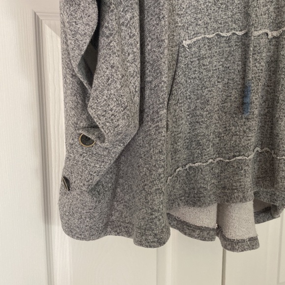 Quicksilver one size pull over - Picture 2 of 3